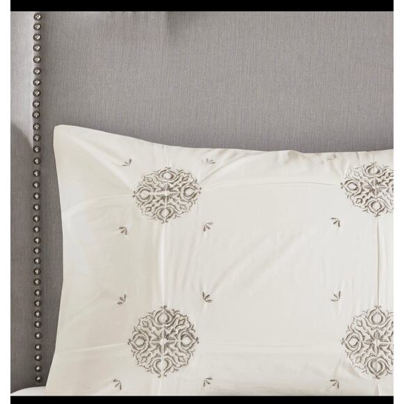 Madison Park Edna 4-Pc. Duvet Set 4-pc. Medallion Reversible Duvet Cover Set - Picture 5 of 10